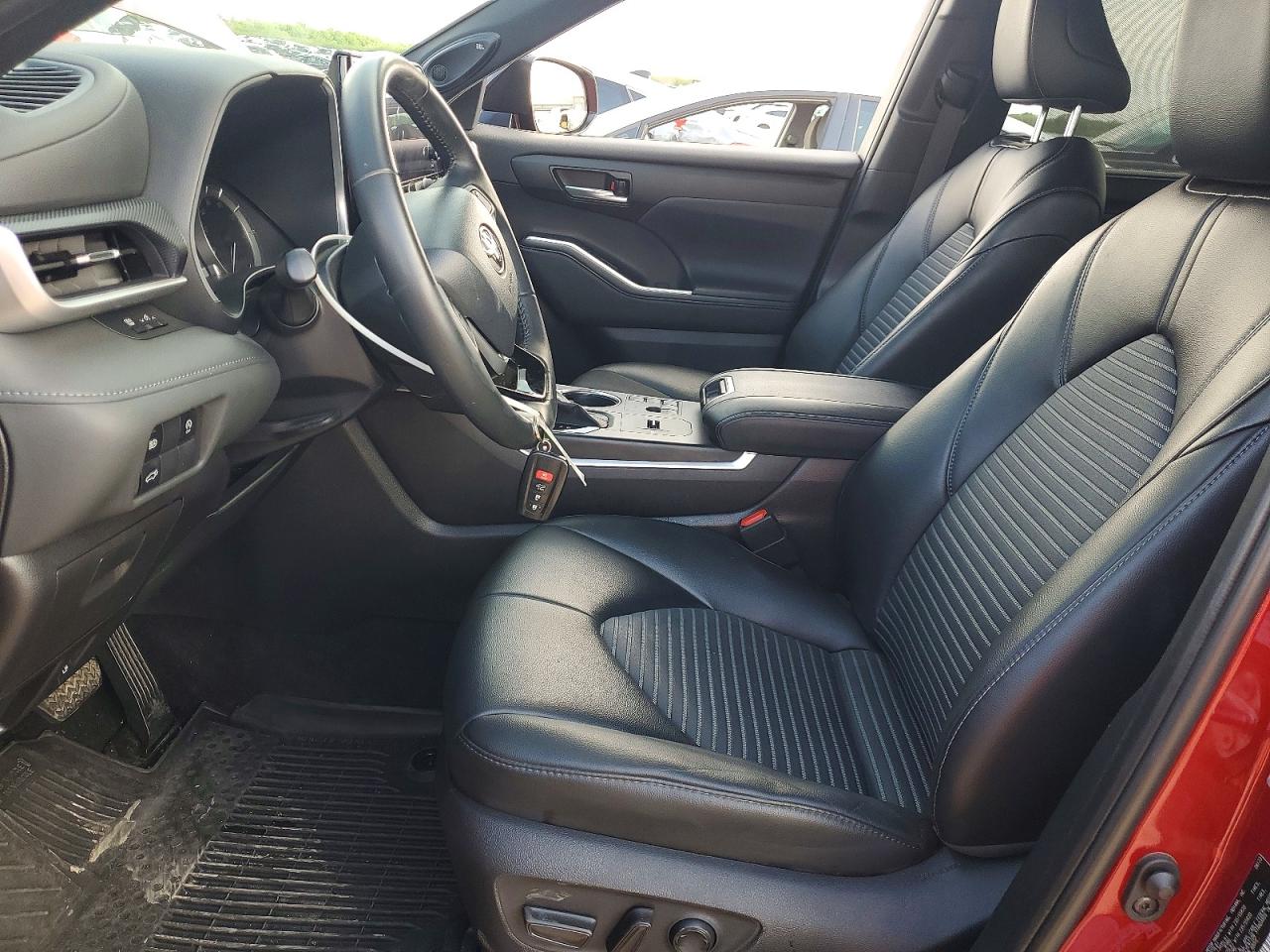 2023 TOYOTA HIGHLANDER XSE photo 19