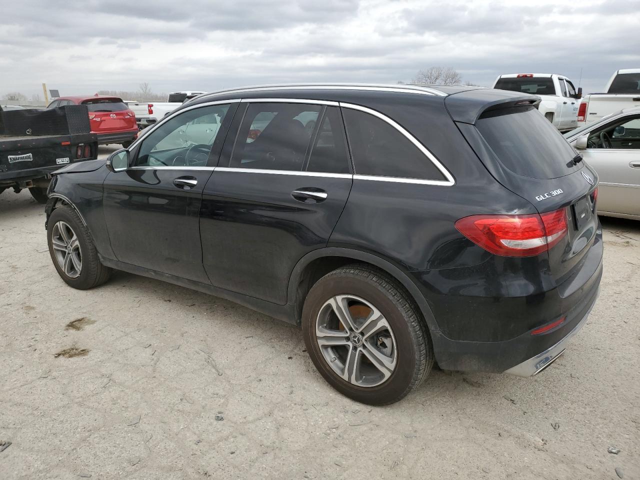 2018 MERCEDES-BENZ GLC 300 4MATIC photo 2