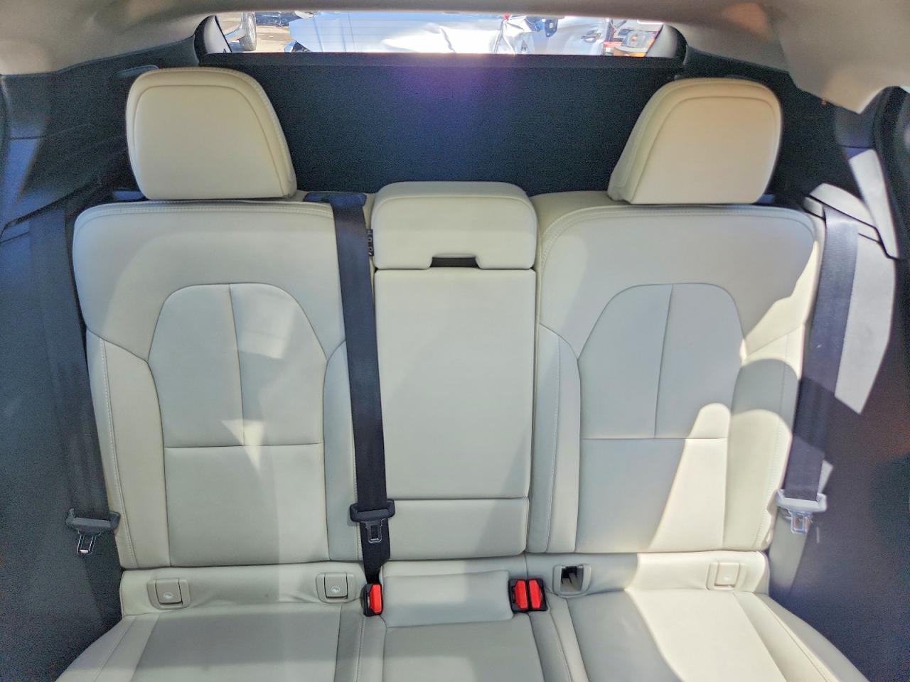 2020 VOLVO XC40 T5 MOMENTUM photo 28