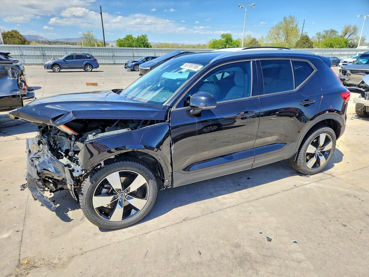 2020 VOLVO XC40