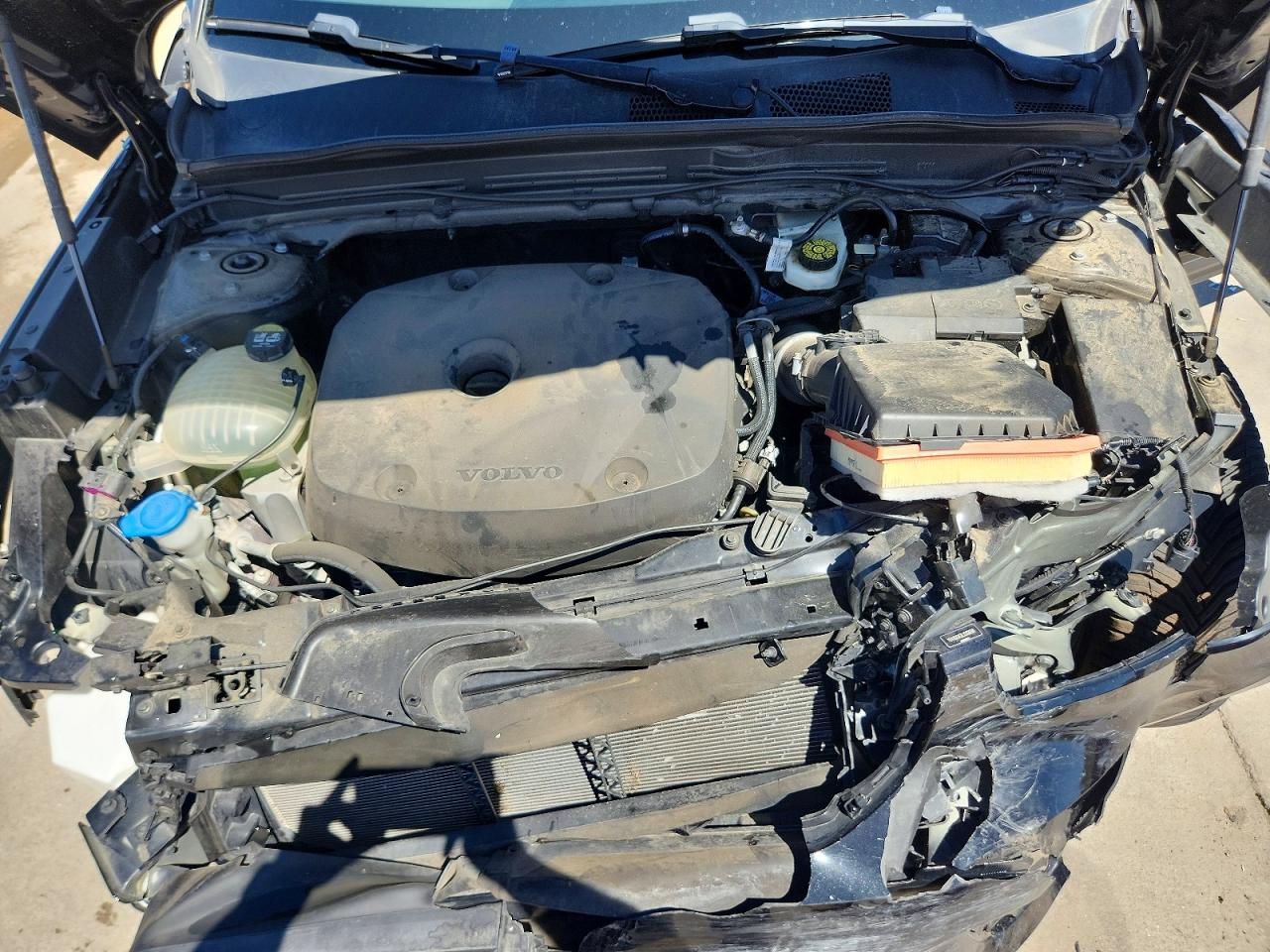 2020 VOLVO XC40 T5 MOMENTUM photo 34