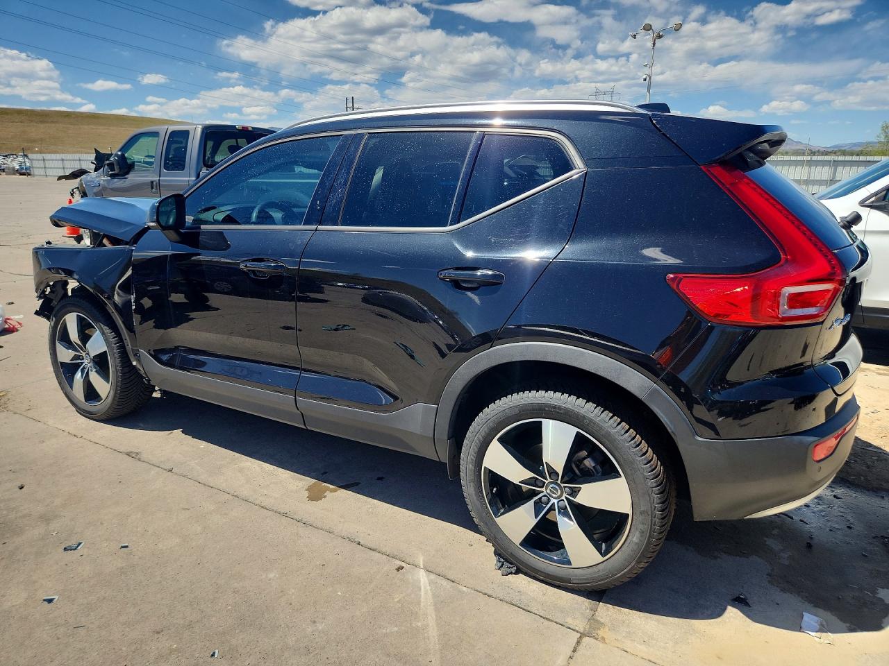 2020 VOLVO XC40 T5 MOMENTUM photo 4