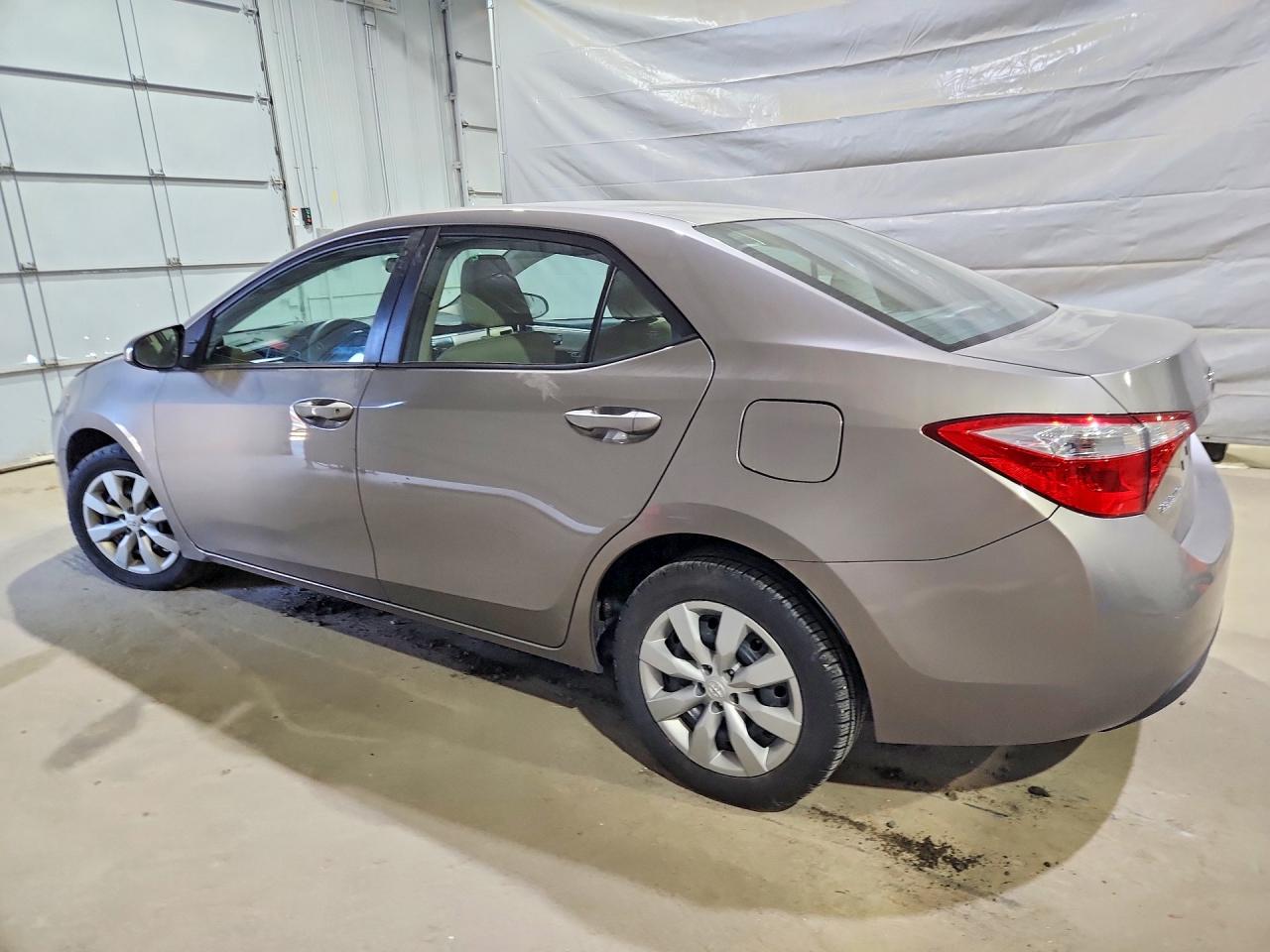 2016 TOYOTA COROLLA LE photo 3