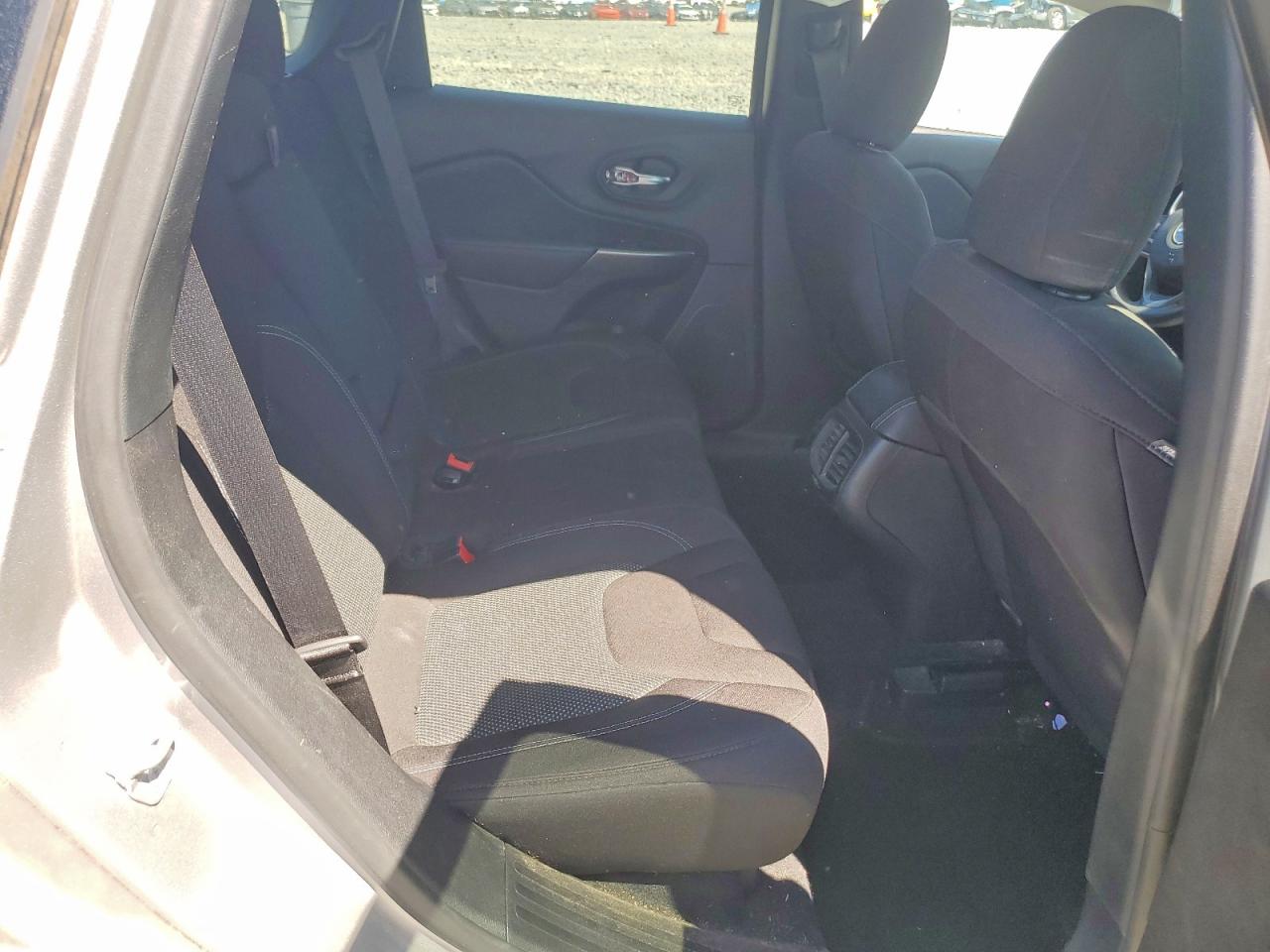 2021 JEEP CHEROKEE LATITUDE photo 11