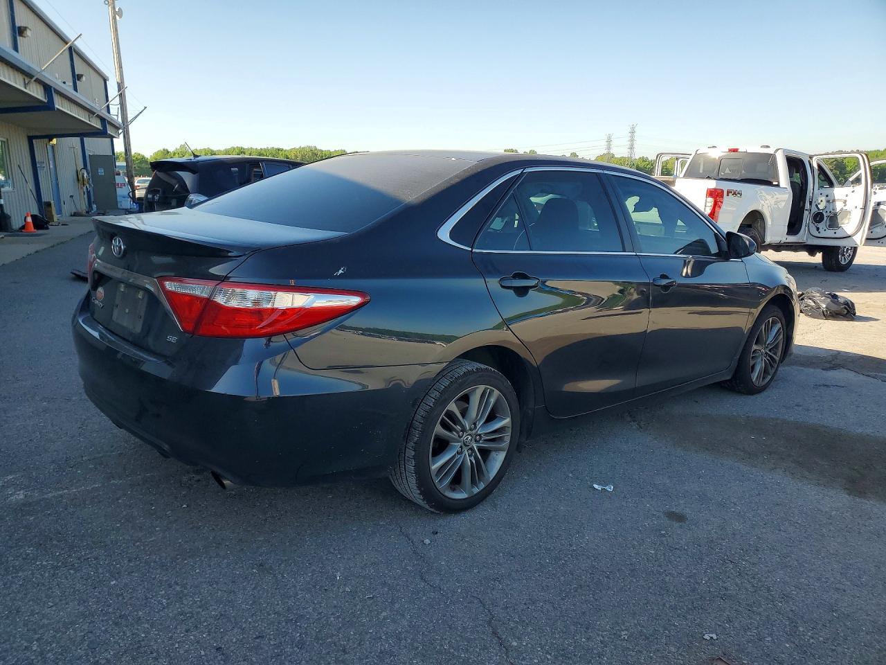2017 TOYOTA CAMRY SE photo 5