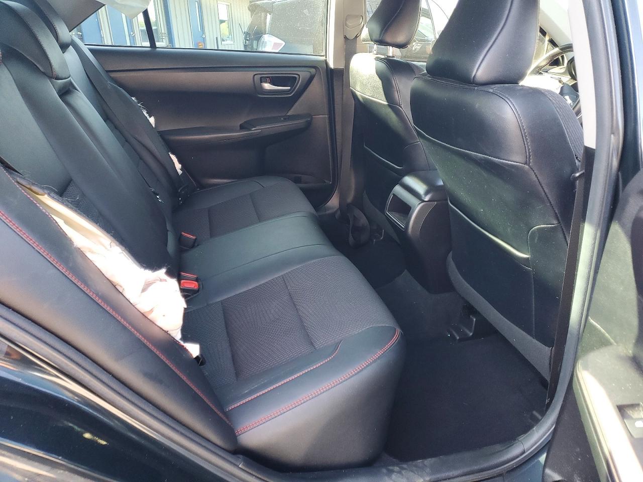2017 TOYOTA CAMRY SE photo 19