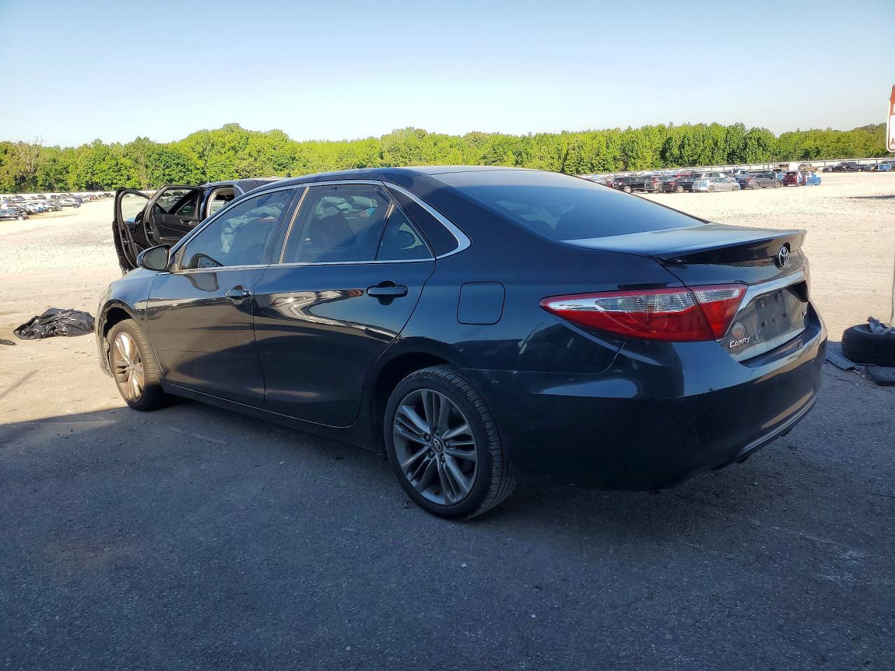 2017 TOYOTA CAMRY SE photo 3