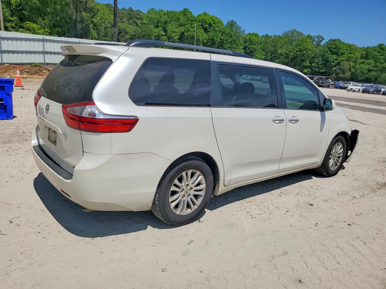 2015 TOYOTA SIENNA XLE 8-PASSENGER photo 3
