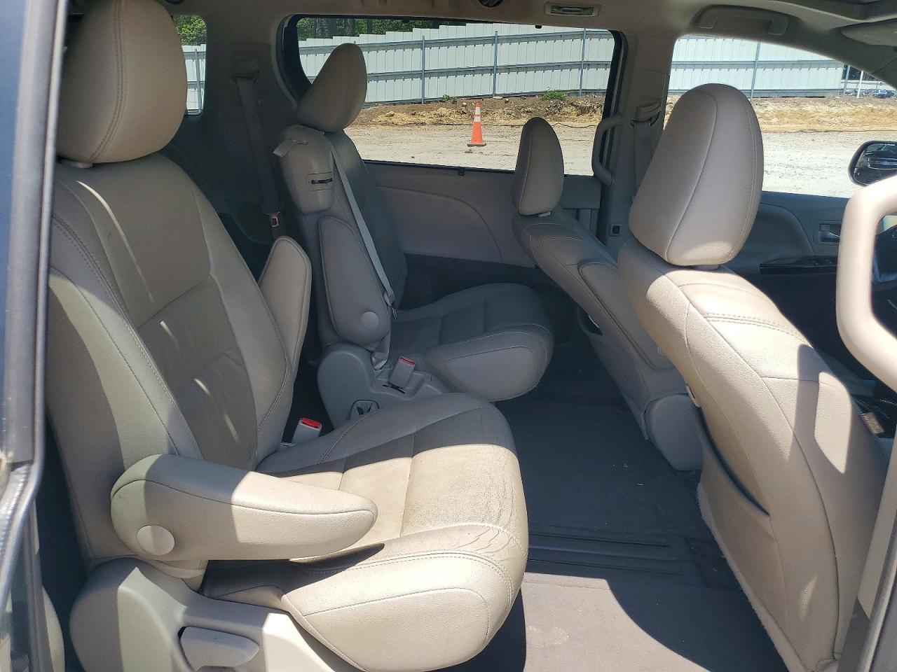 2015 TOYOTA SIENNA XLE 8-PASSENGER photo 11