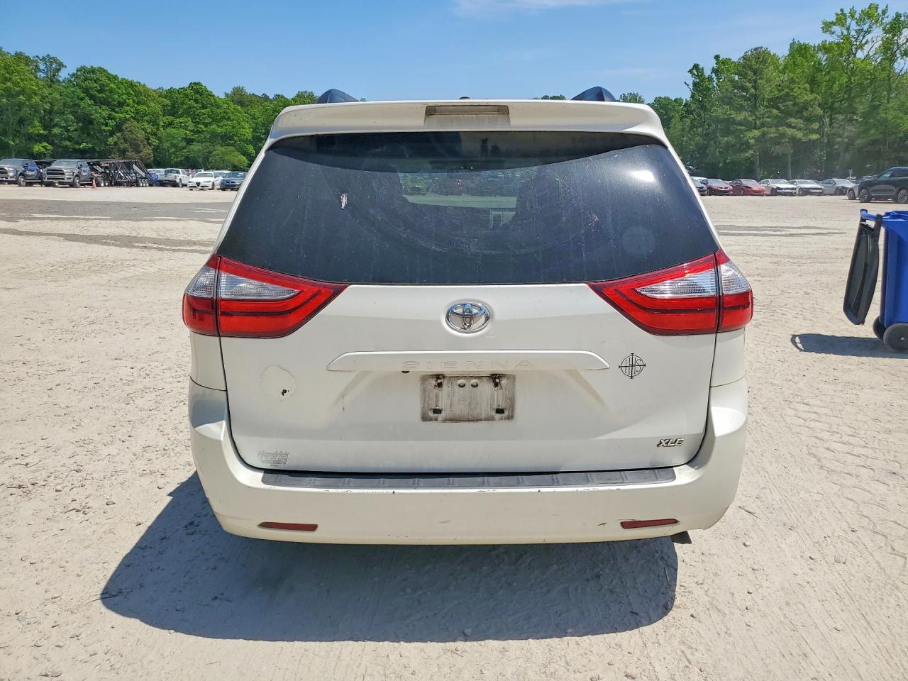 2015 TOYOTA SIENNA XLE 8-PASSENGER photo 6