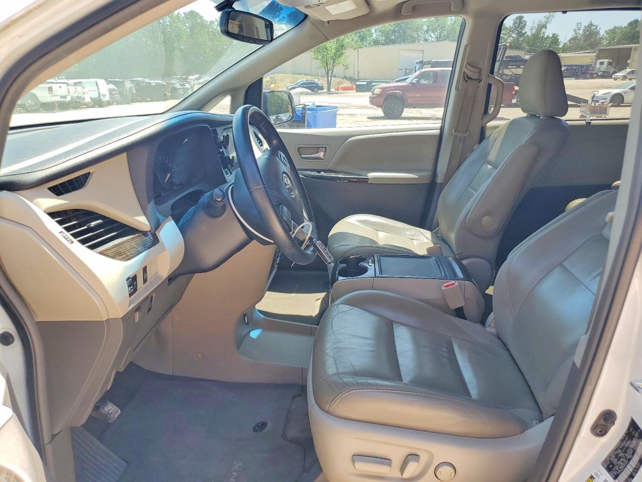 2015 TOYOTA SIENNA XLE 8-PASSENGER photo 7