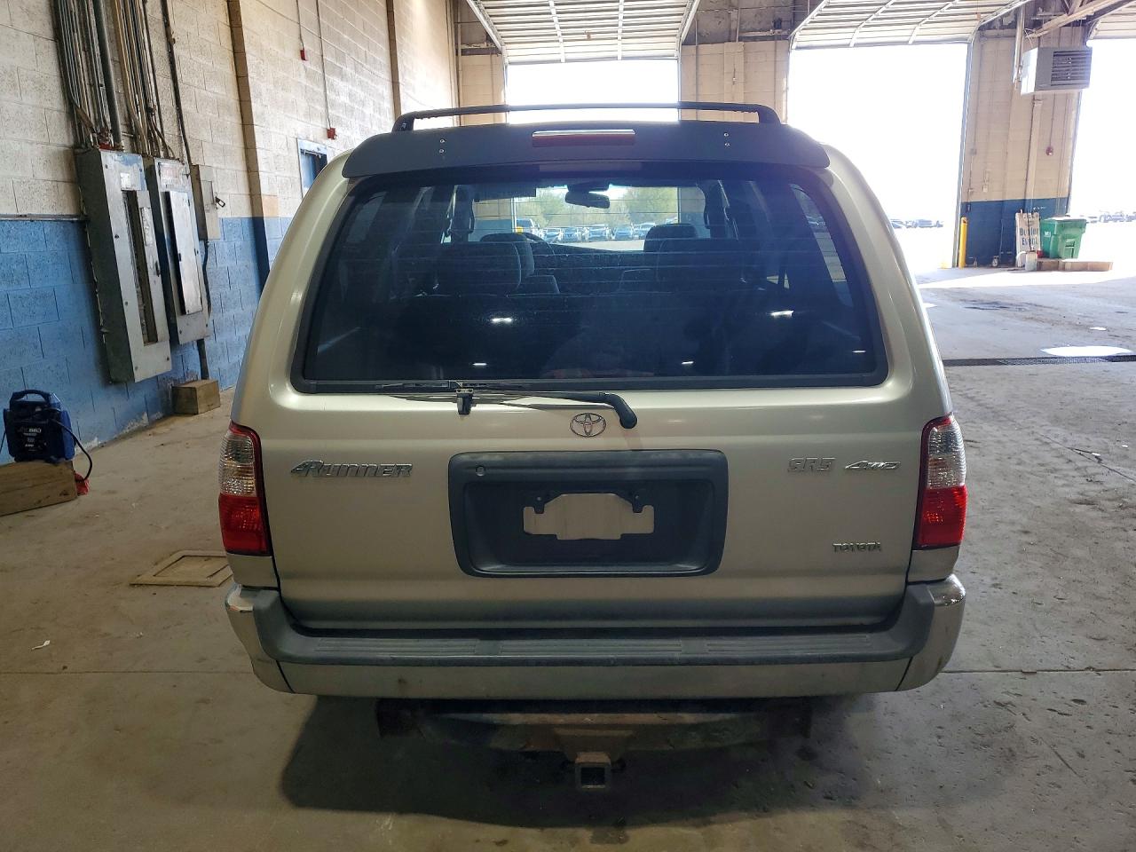 2001 TOYOTA 4RUNNER SR5 photo 11