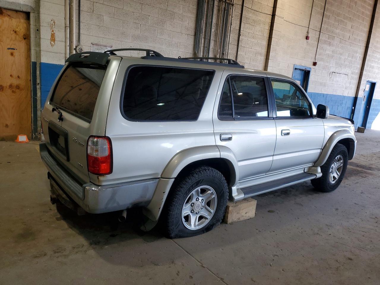 2001 TOYOTA 4RUNNER SR5 photo 5