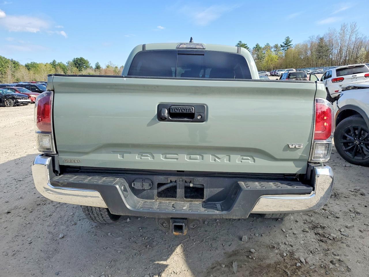 2022 TOYOTA TACOMA TRD OFF-ROAD photo 11