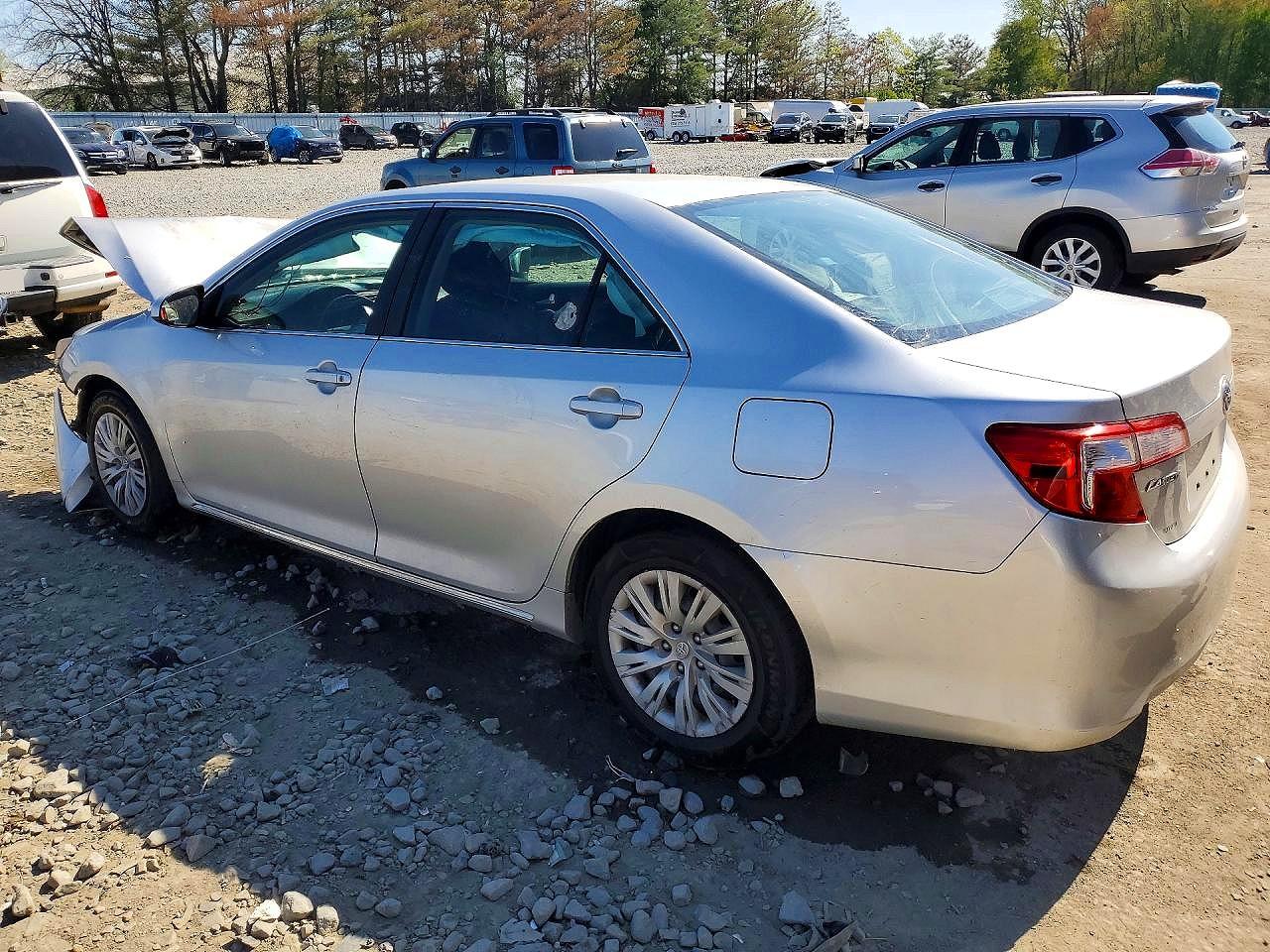 2012 TOYOTA CAMRY LE photo 2