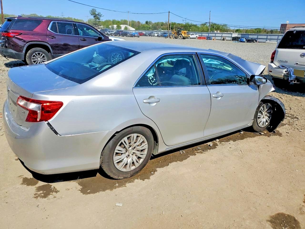 2012 TOYOTA CAMRY LE photo 3