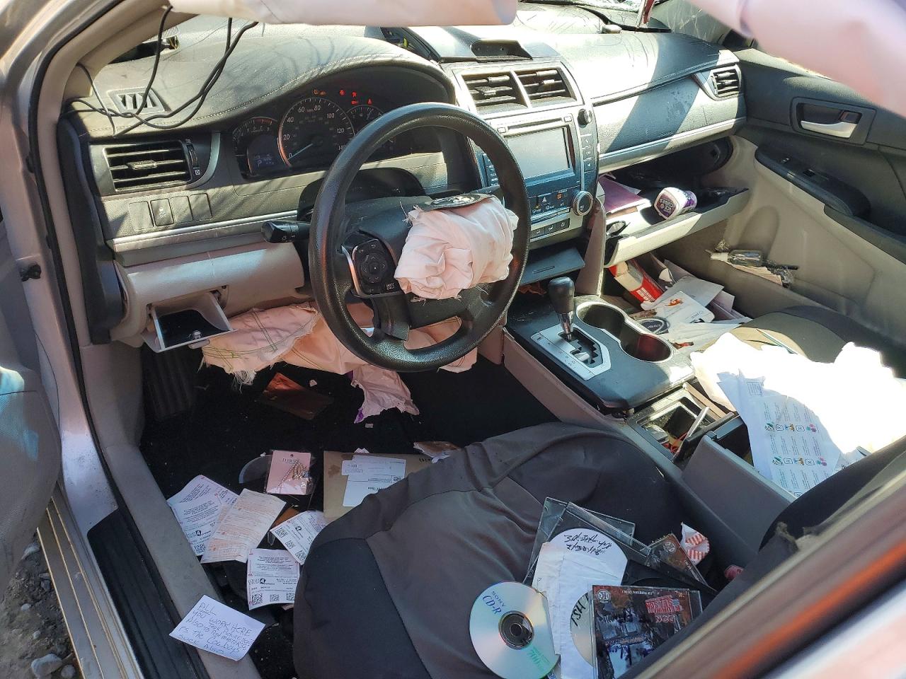 2012 TOYOTA CAMRY LE photo 8