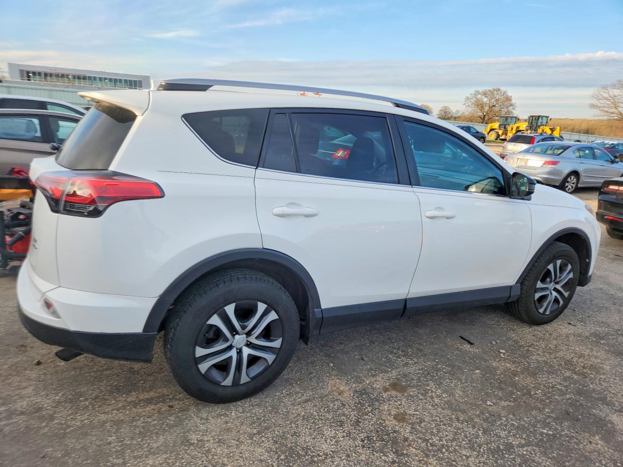 2017 TOYOTA RAV4 LE photo 7