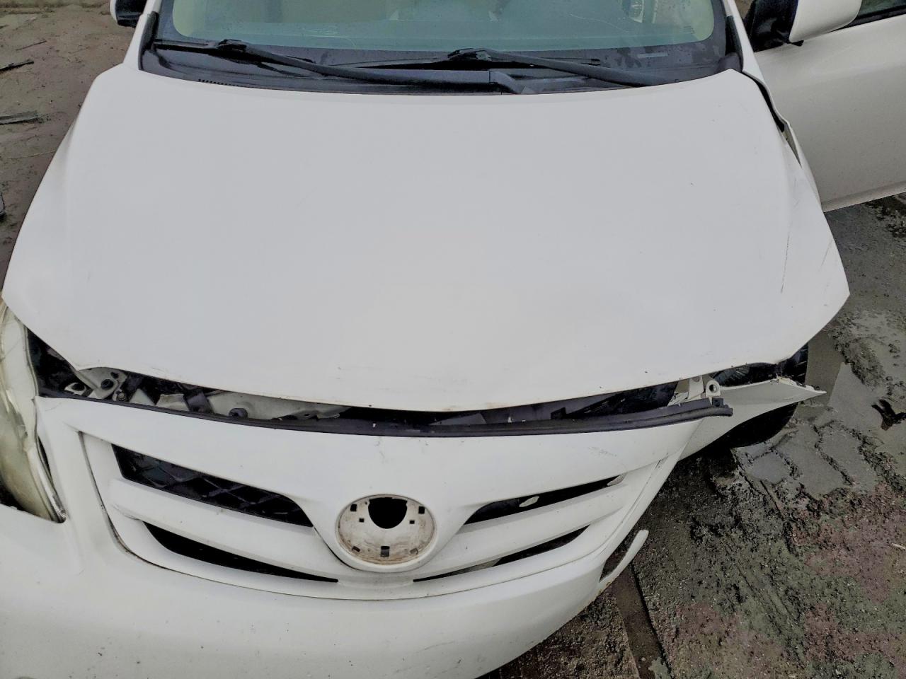 2012 TOYOTA COROLLA LE photo 21