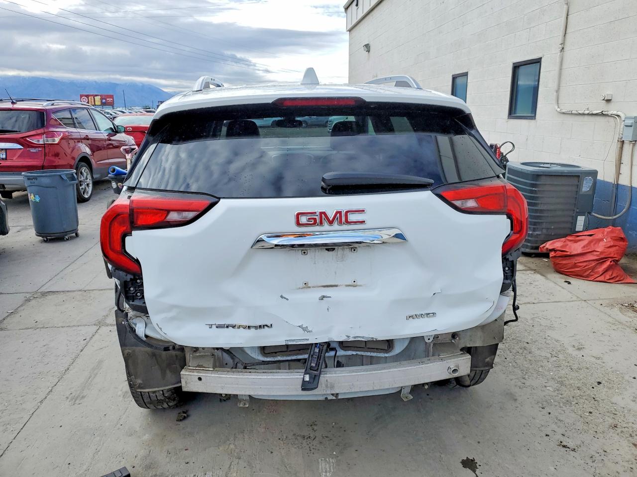 2020 GMC TERRAIN SLT photo 11