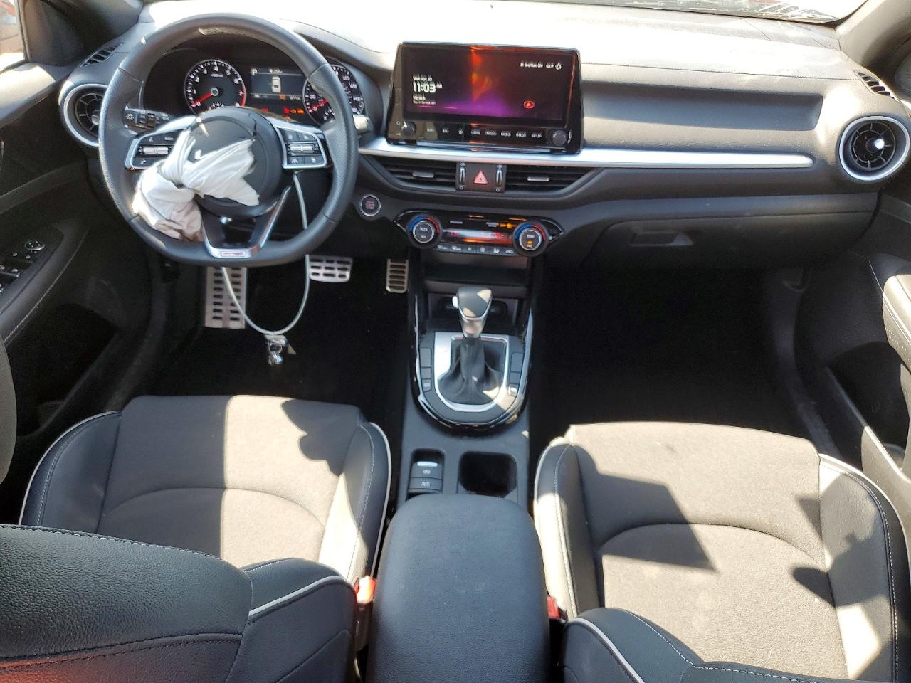 2024 KIA FORTE photo 8