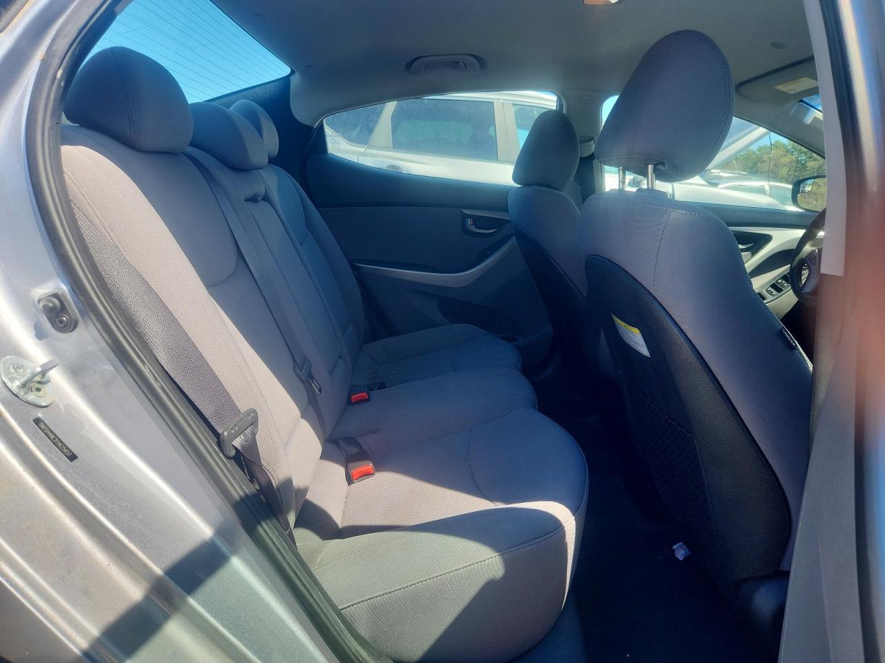 2015 HYUNDAI ELANTRA SE photo 19