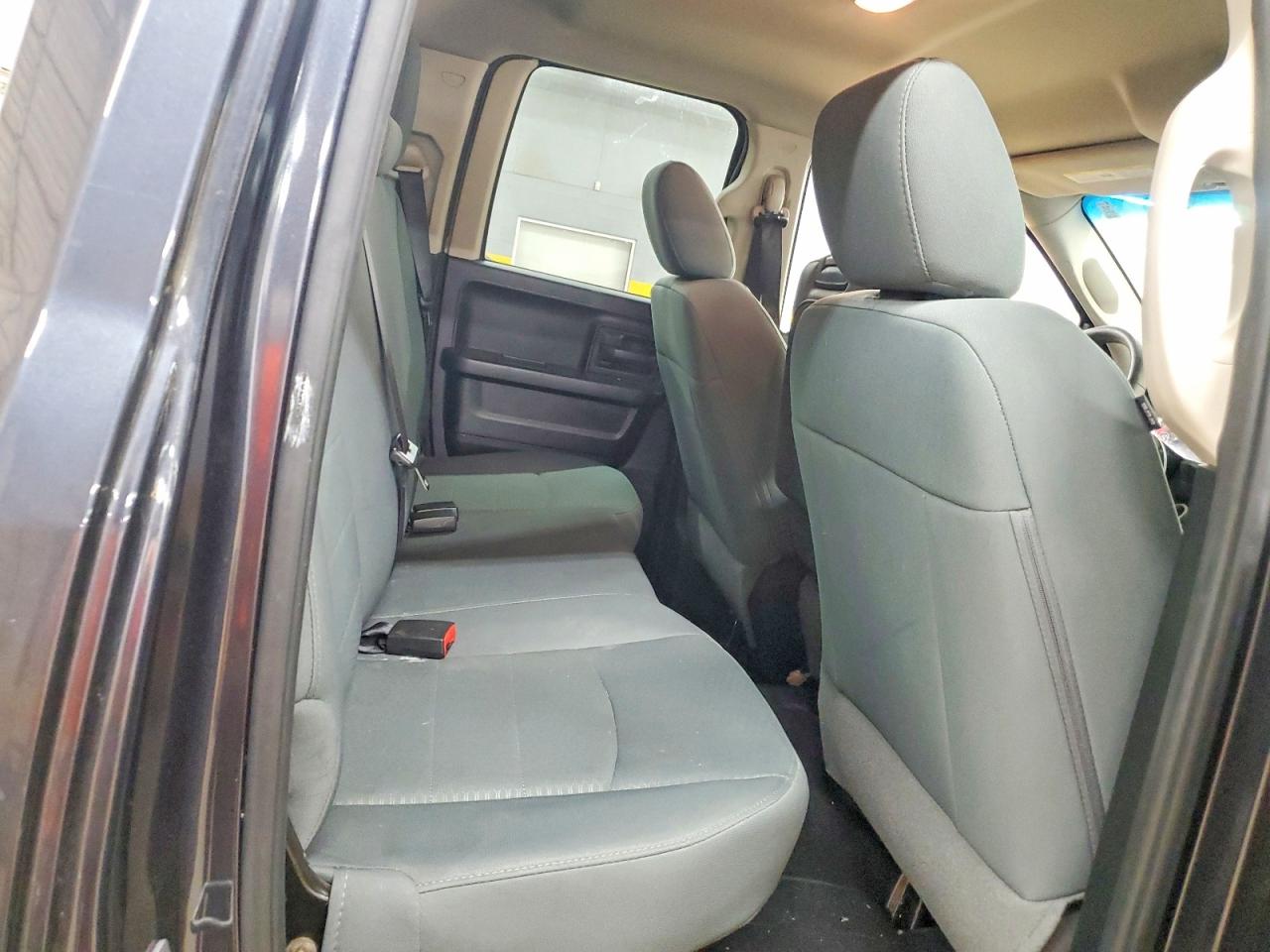 2014 RAM 1500 ST photo 10