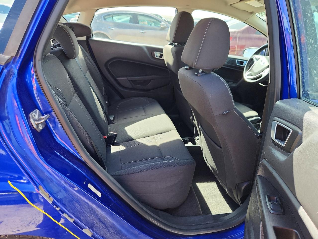 2015 FORD FIESTA SE photo 28