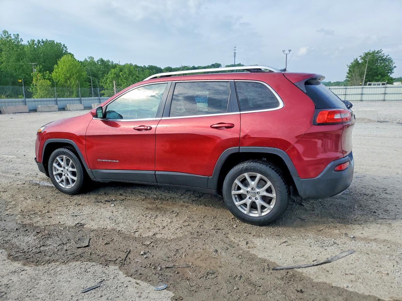 2015 JEEP CHEROKEE LATITUDE photo 4