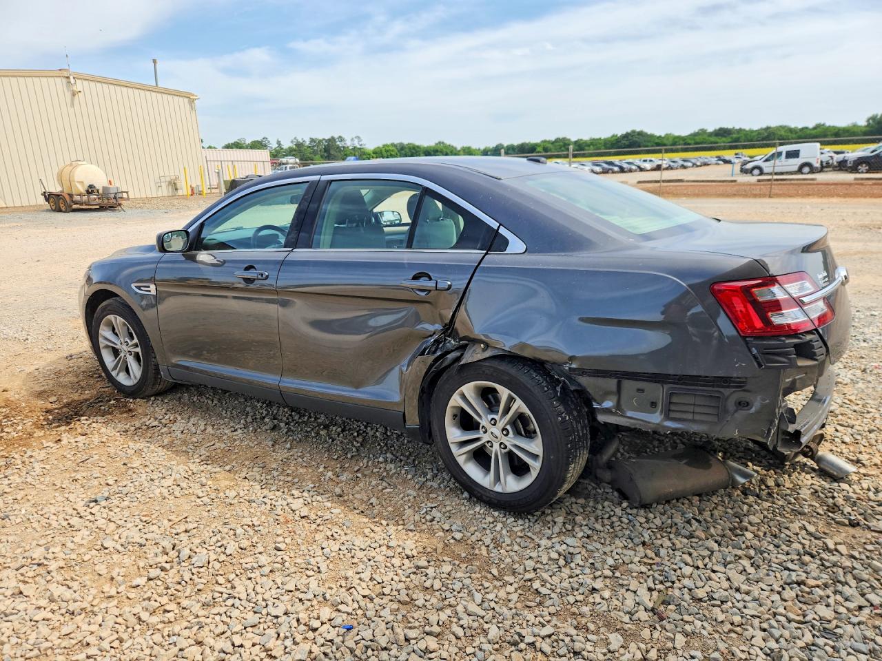 2018 FORD TAURUS SE photo 2