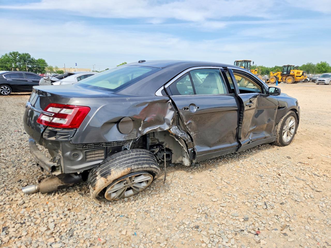 2018 FORD TAURUS SE photo 3