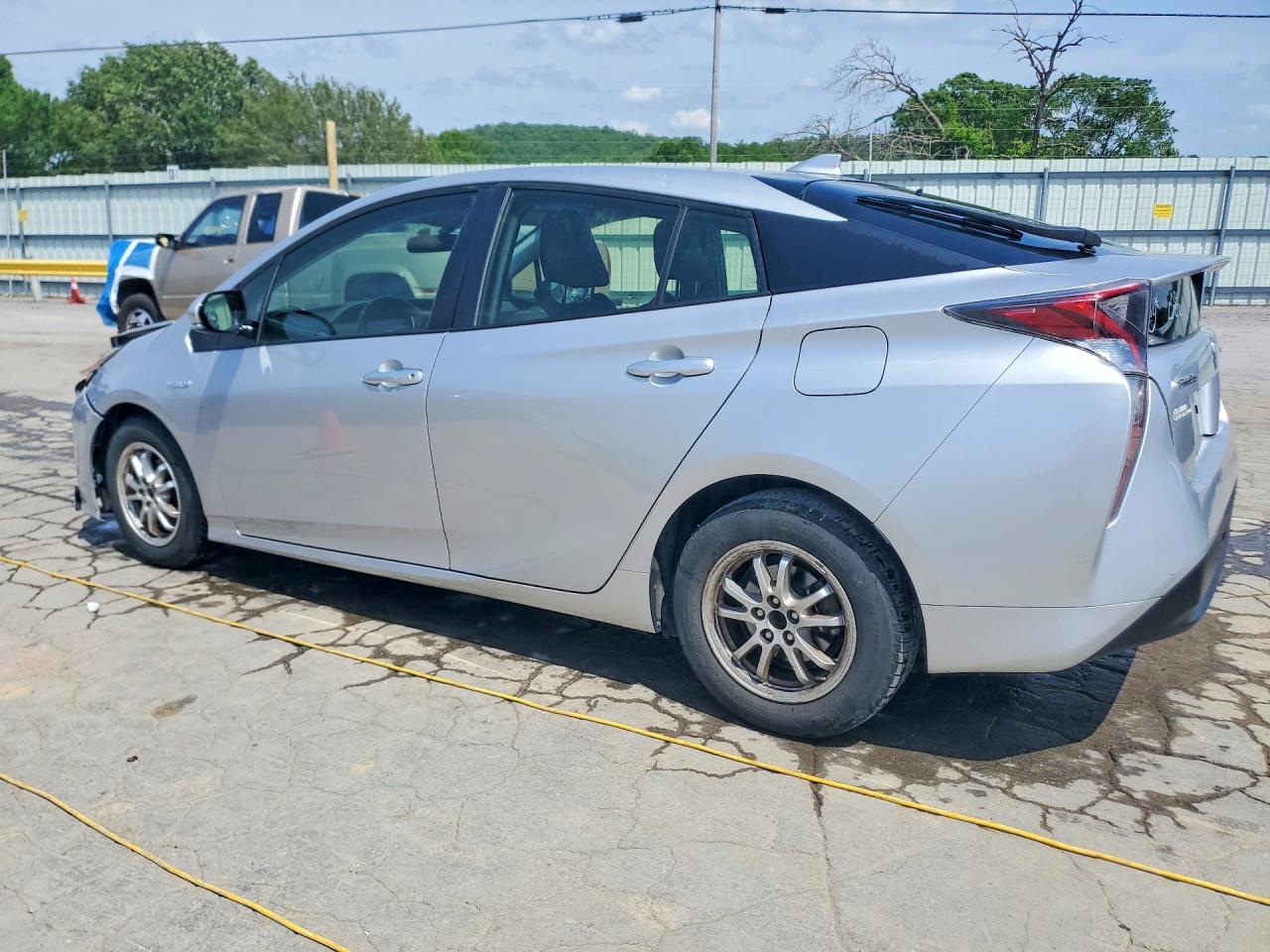 2016 TOYOTA PRIUS THREE photo 4