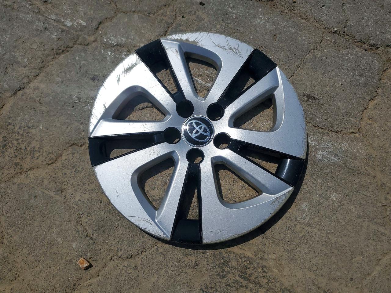 2016 TOYOTA PRIUS THREE photo 34