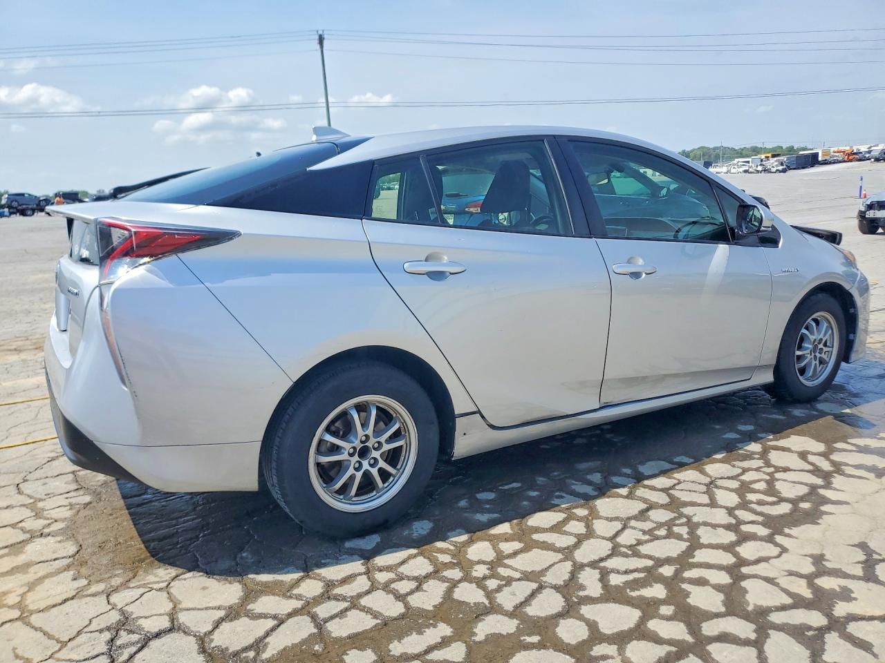 2016 TOYOTA PRIUS THREE photo 7