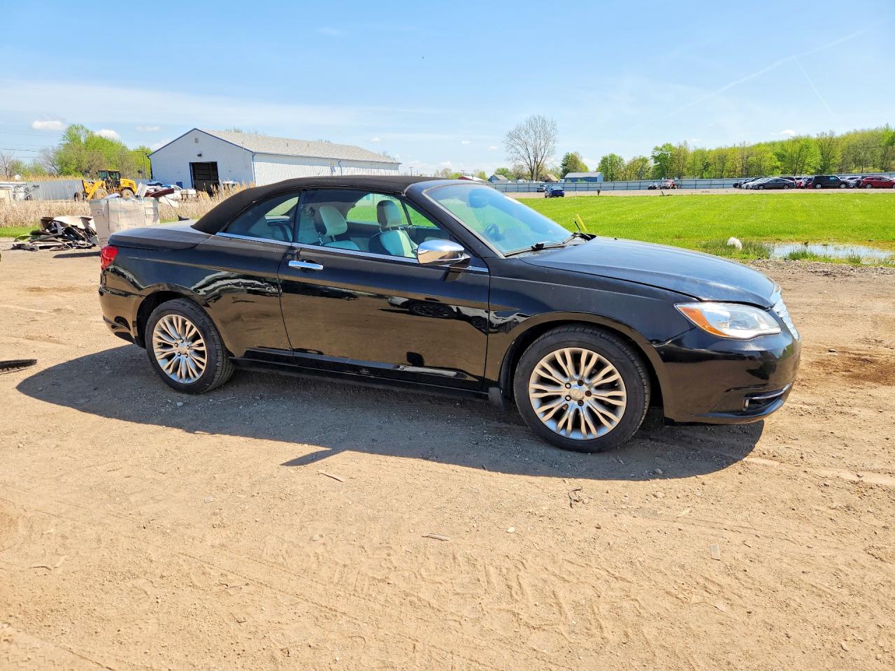 2013 CHRYSLER 200 LIMITED photo 4
