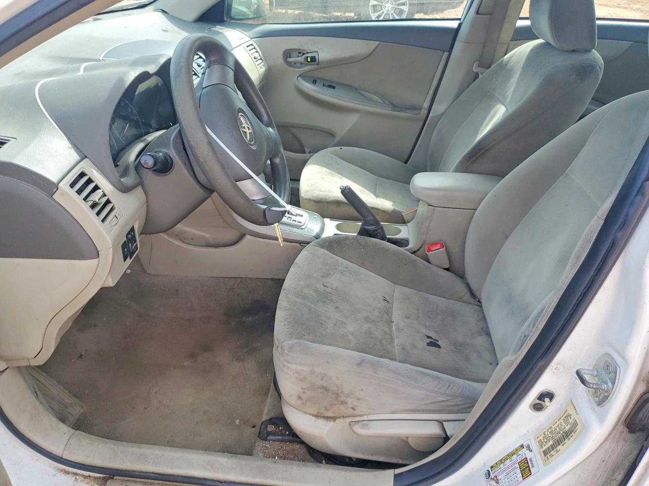 2010 TOYOTA COROLLA LE photo 13