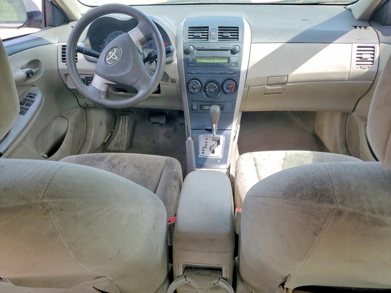 2010 TOYOTA COROLLA LE photo 15