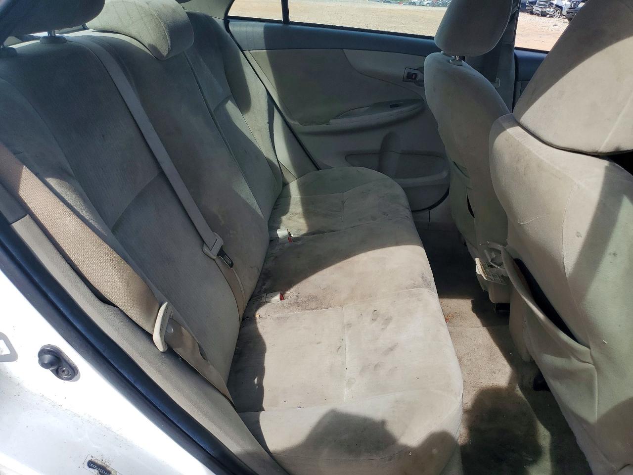 2010 TOYOTA COROLLA LE photo 19