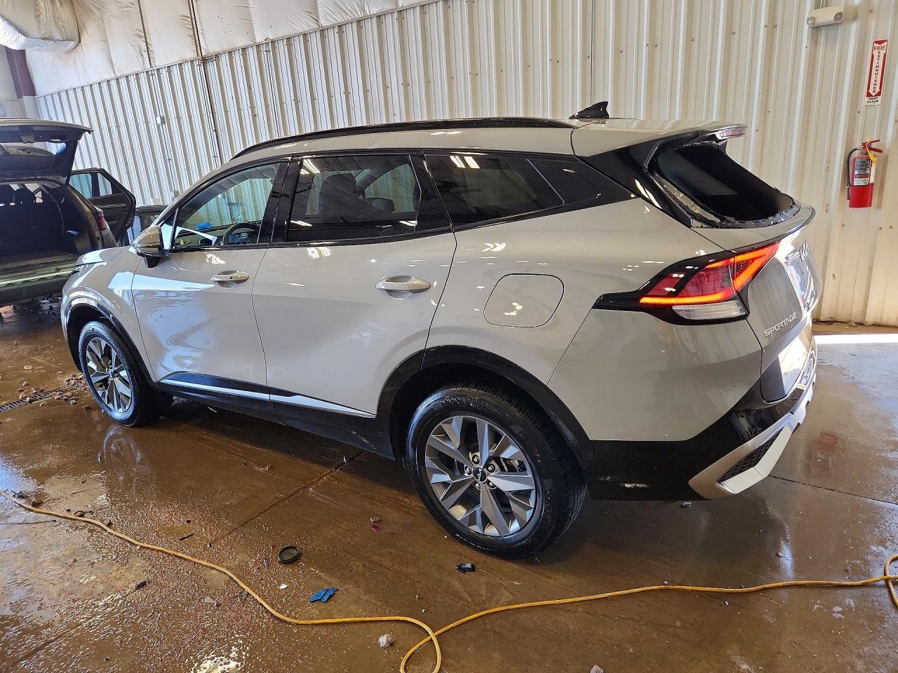 2023 KIA SPORTAGE SX photo 4