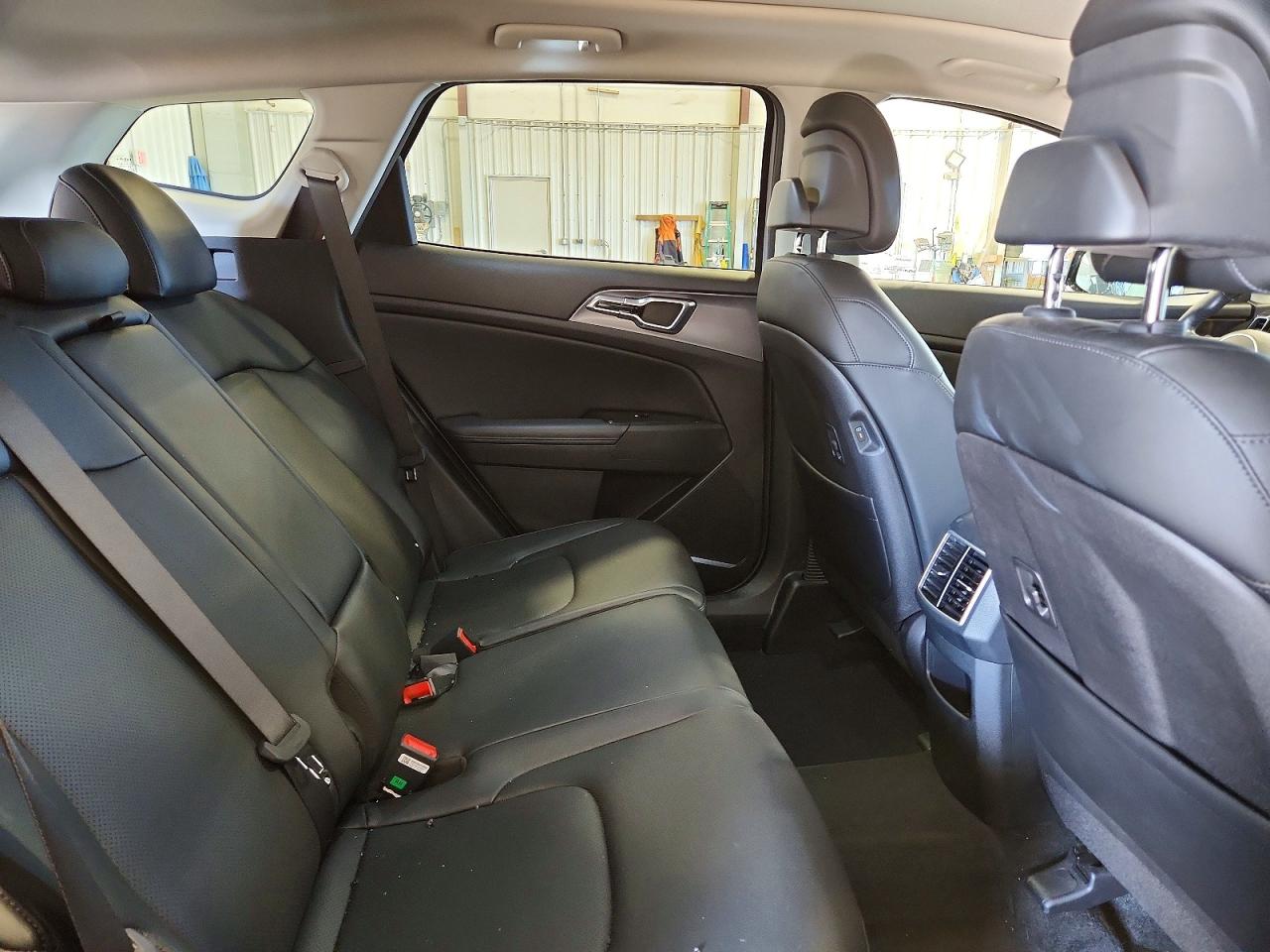 2023 KIA SPORTAGE SX photo 31