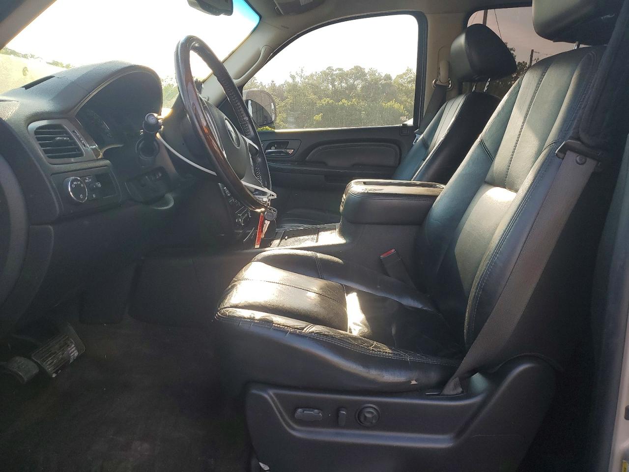 2008 GMC YUKON XL DENALI photo 13