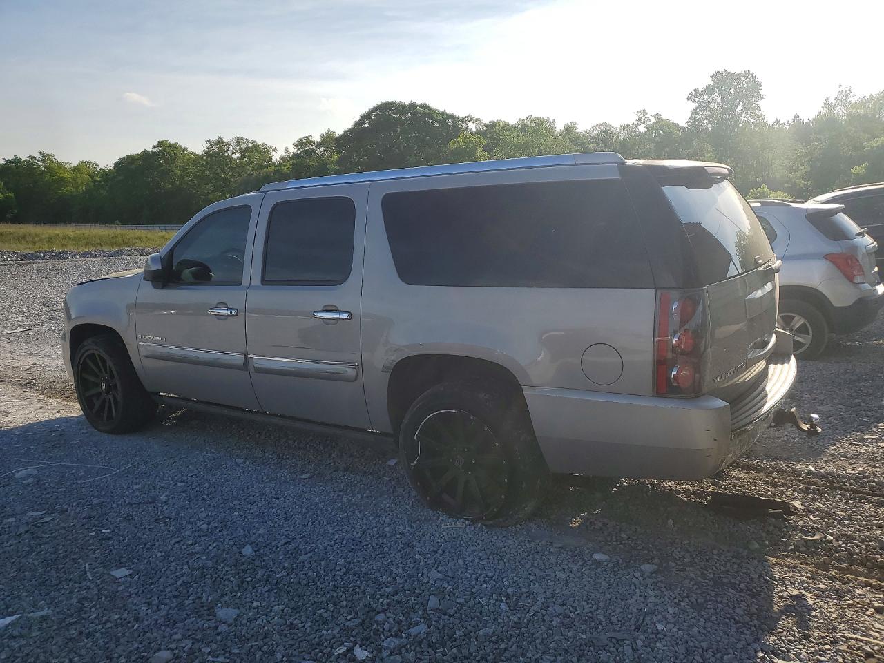 2008 GMC YUKON XL DENALI photo 3