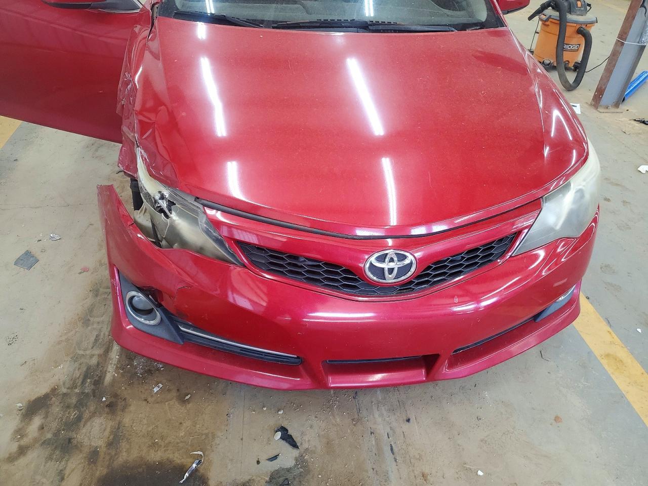 2014 TOYOTA CAMRY SE photo 11