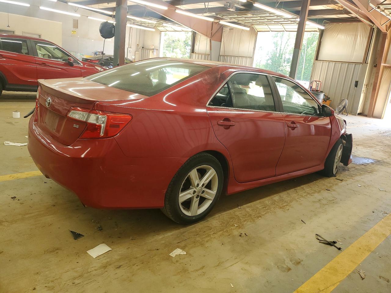 2014 TOYOTA CAMRY SE photo 3