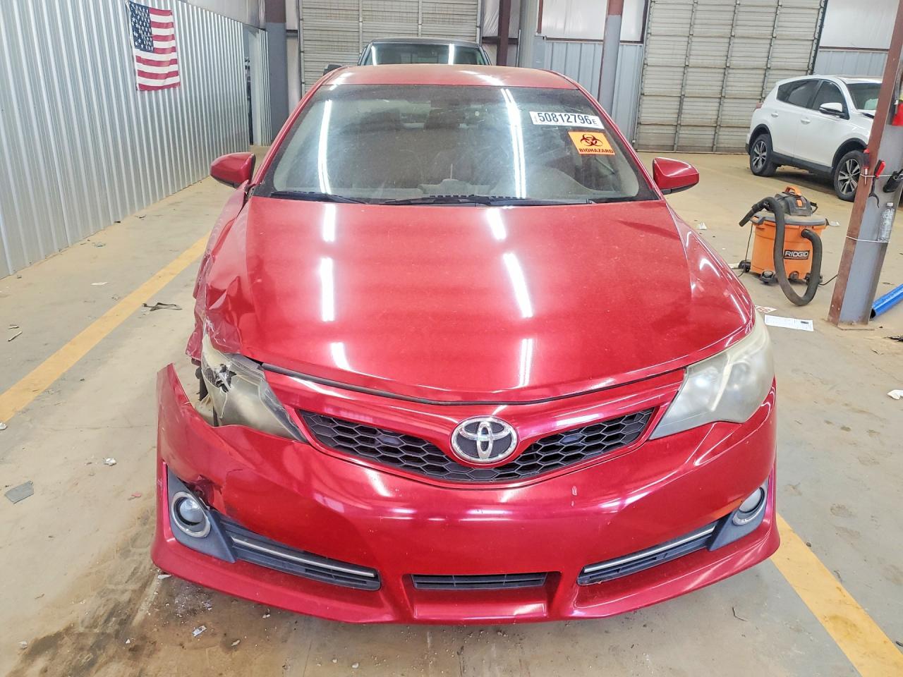 2014 TOYOTA CAMRY SE photo 5