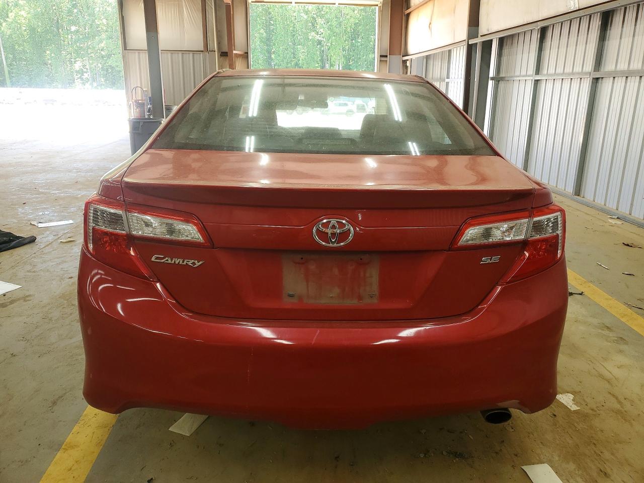2014 TOYOTA CAMRY SE photo 6