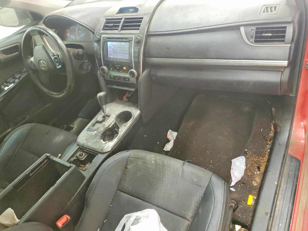 2014 TOYOTA CAMRY SE photo 8
