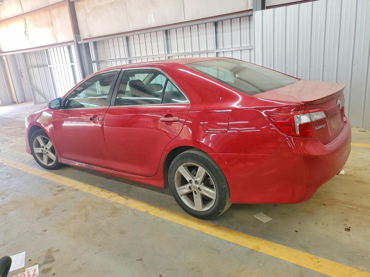 2014 TOYOTA CAMRY SE photo 2