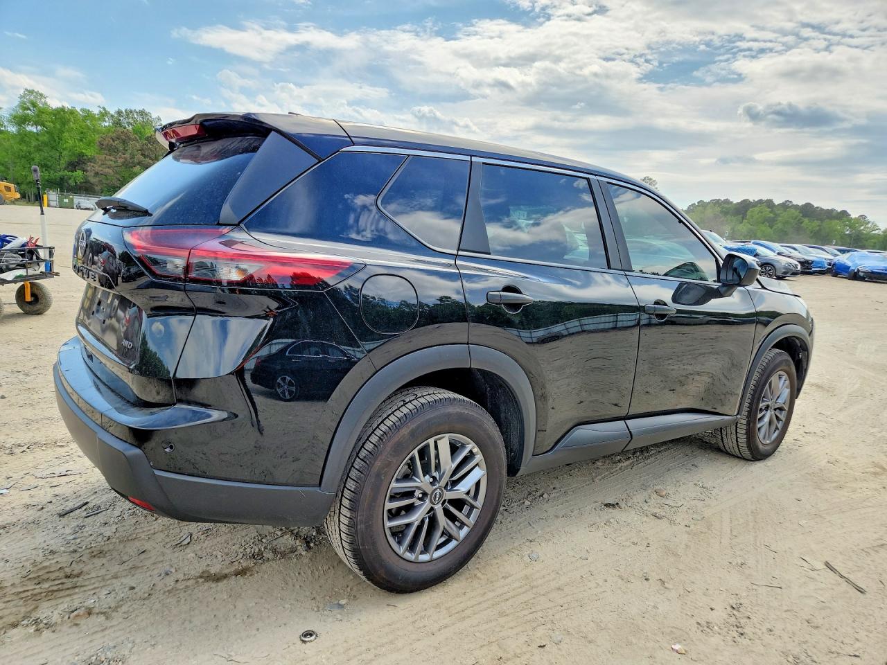 2024 NISSAN ROGUE S photo 5