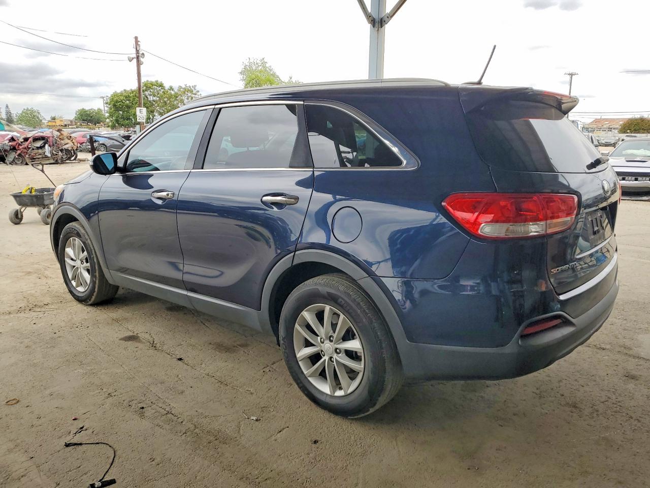 2017 KIA SORENTO LX photo 4